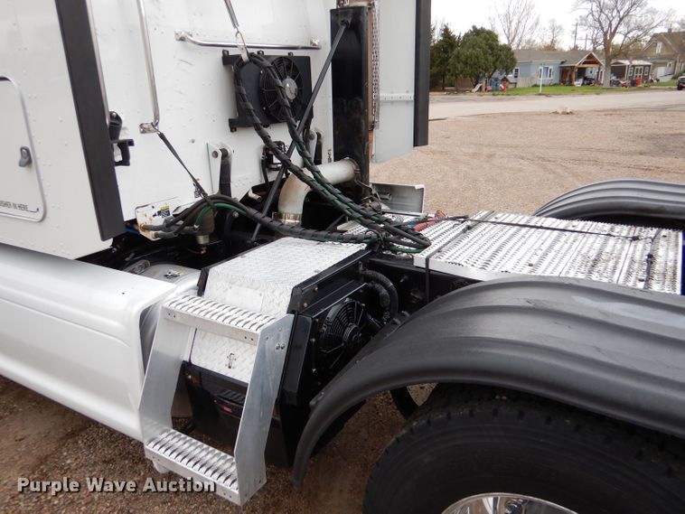 image for item LS9144 2014 Peterbilt 386  semi truck