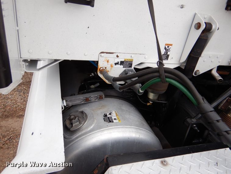 image for item LS9144 2014 Peterbilt 386  semi truck