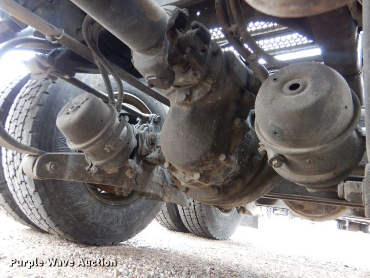 image for item LS9144 2014 Peterbilt 386  semi truck