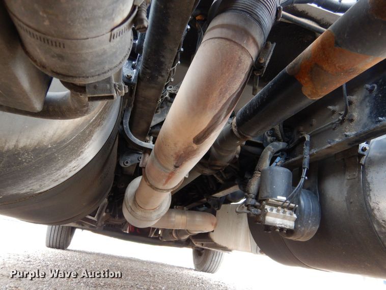 image for item LS9144 2014 Peterbilt 386  semi truck