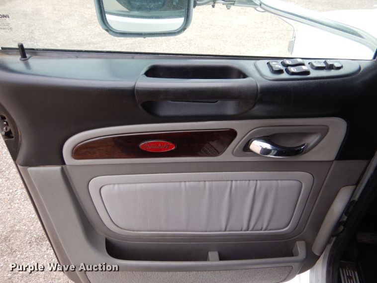 image for item LS9144 2014 Peterbilt 386  semi truck