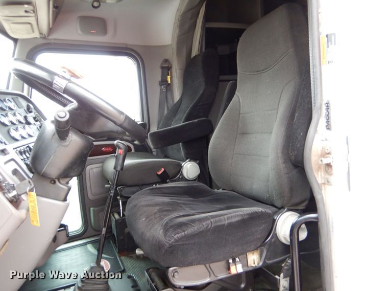 image for item LS9144 2014 Peterbilt 386  semi truck