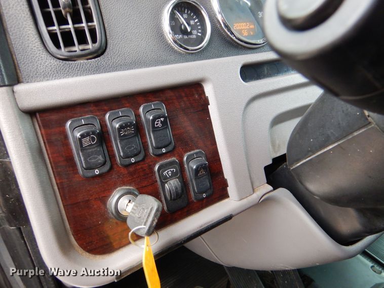 image for item LS9144 2014 Peterbilt 386  semi truck