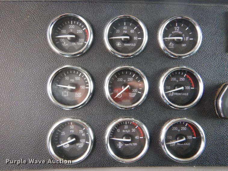 image for item LS9144 2014 Peterbilt 386  semi truck