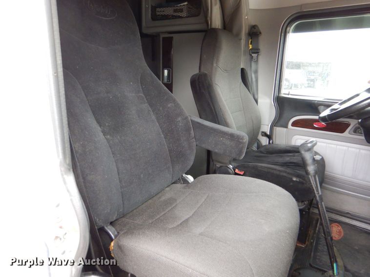 image for item LS9144 2014 Peterbilt 386  semi truck