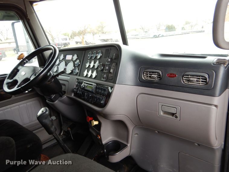 image for item LS9144 2014 Peterbilt 386  semi truck