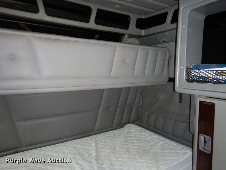 image for item LS9144 2014 Peterbilt 386  semi truck