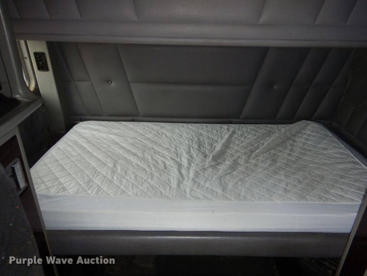 image for item LS9144 2014 Peterbilt 386  semi truck