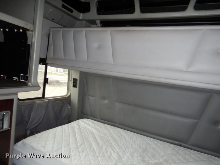 image for item LS9144 2014 Peterbilt 386  semi truck