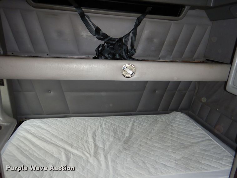 image for item LS9144 2014 Peterbilt 386  semi truck