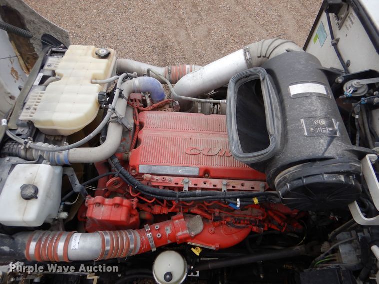 image for item LS9144 2014 Peterbilt 386  semi truck