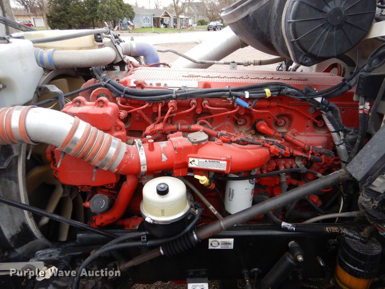 image for item LS9144 2014 Peterbilt 386  semi truck