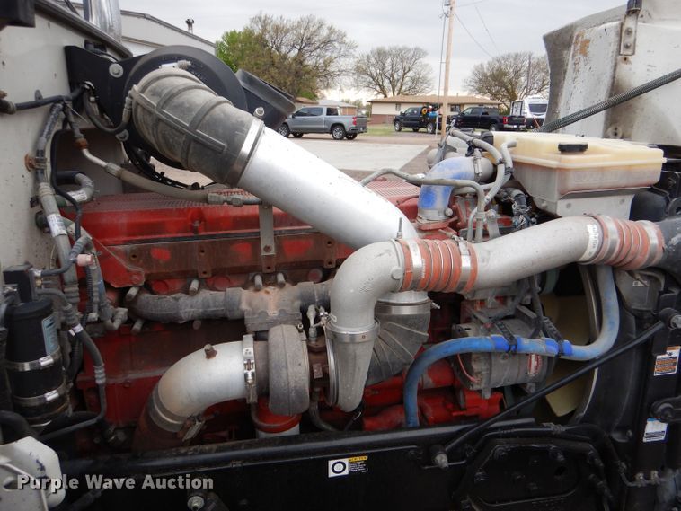 image for item LS9144 2014 Peterbilt 386  semi truck