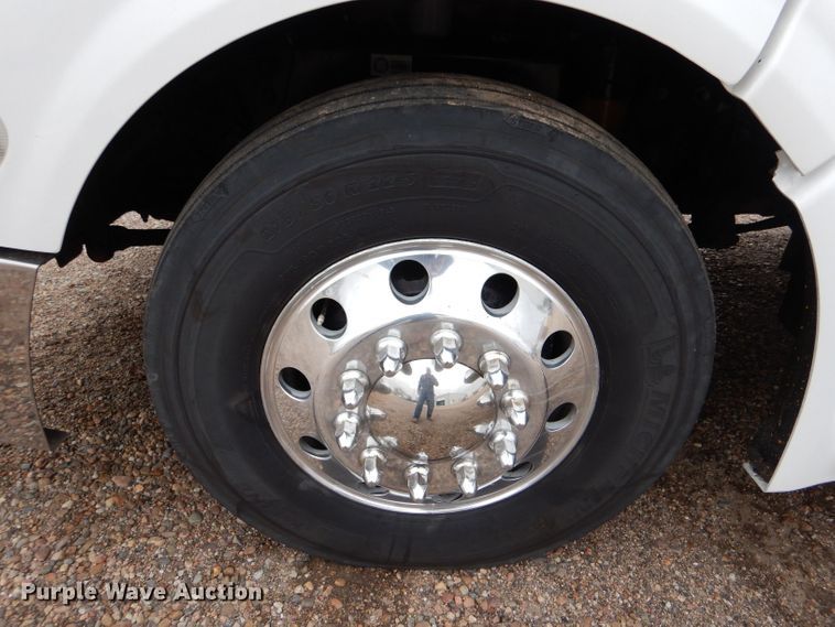 image for item LS9144 2014 Peterbilt 386  semi truck