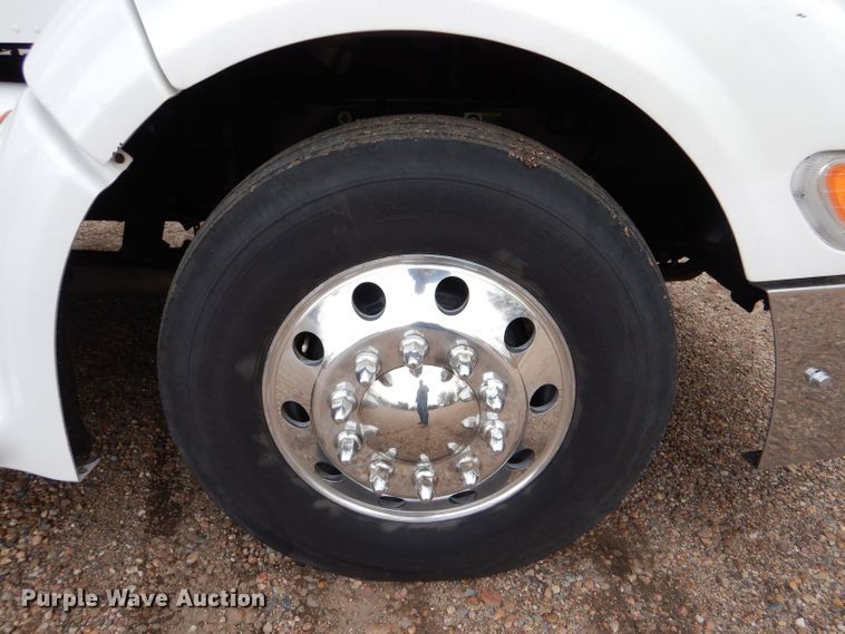 image for item LS9144 2014 Peterbilt 386  semi truck