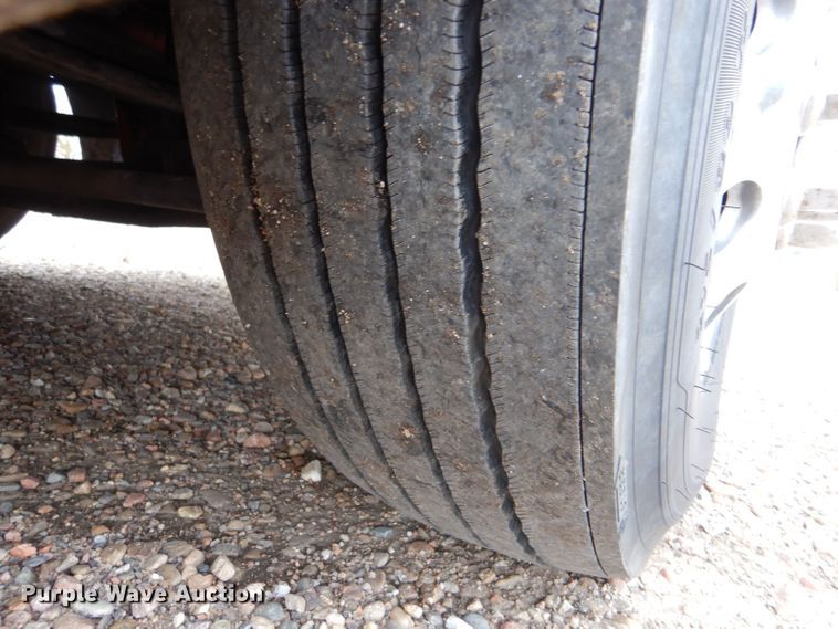 image for item LS9144 2014 Peterbilt 386  semi truck