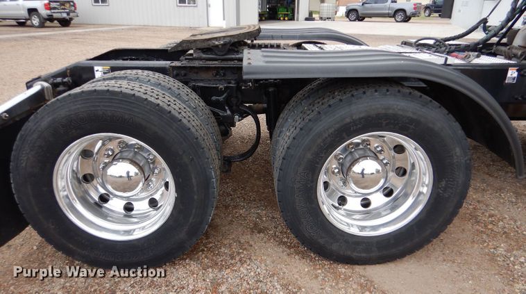 image for item LS9144 2014 Peterbilt 386  semi truck