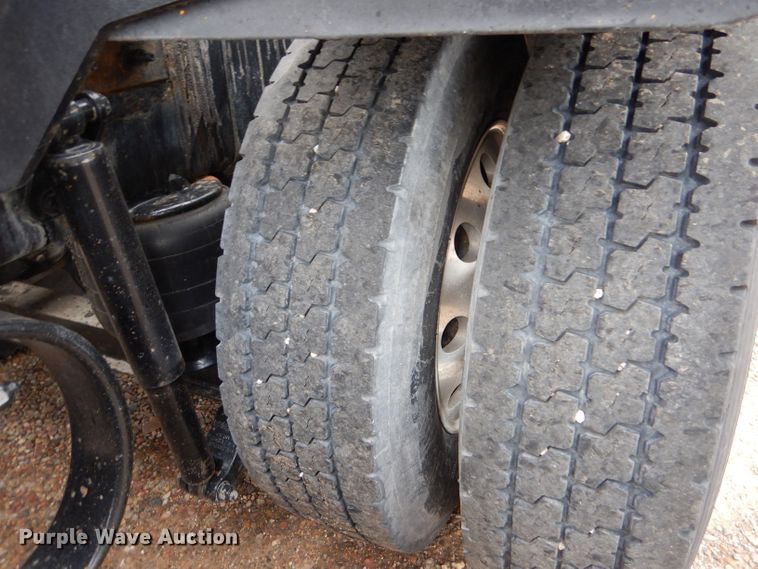 image for item LS9144 2014 Peterbilt 386  semi truck