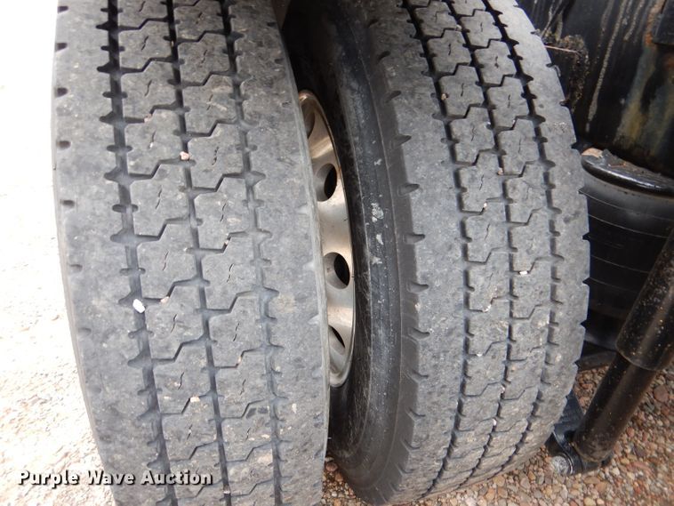 image for item LS9144 2014 Peterbilt 386  semi truck