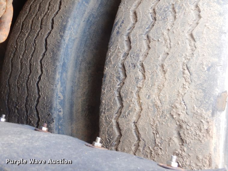 image for item MX9909 1991 Fontaine  flatbed trailer