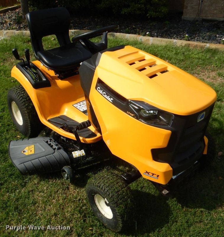 image for item DH7367 2021 Cub Cadet XT1 LT42  lawn mower