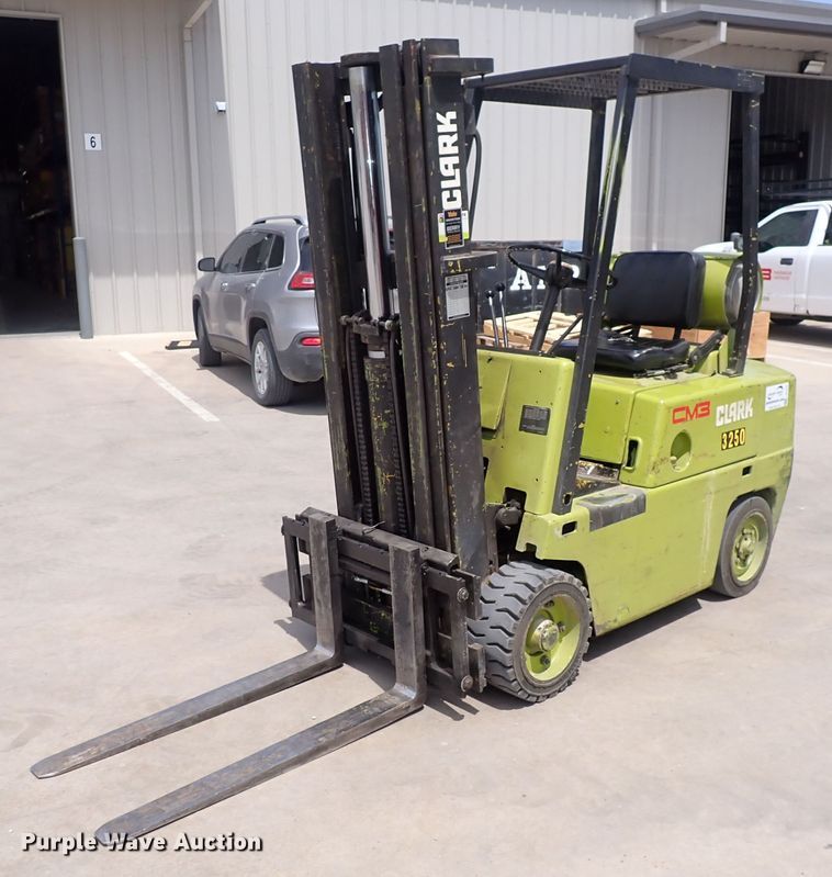 image for item DI1944 Clark C500-50  forklift
