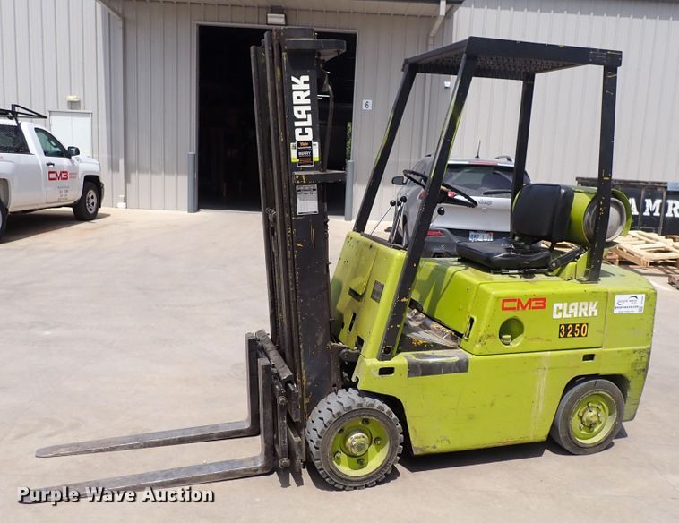 image for item DI1944 Clark C500-50  forklift