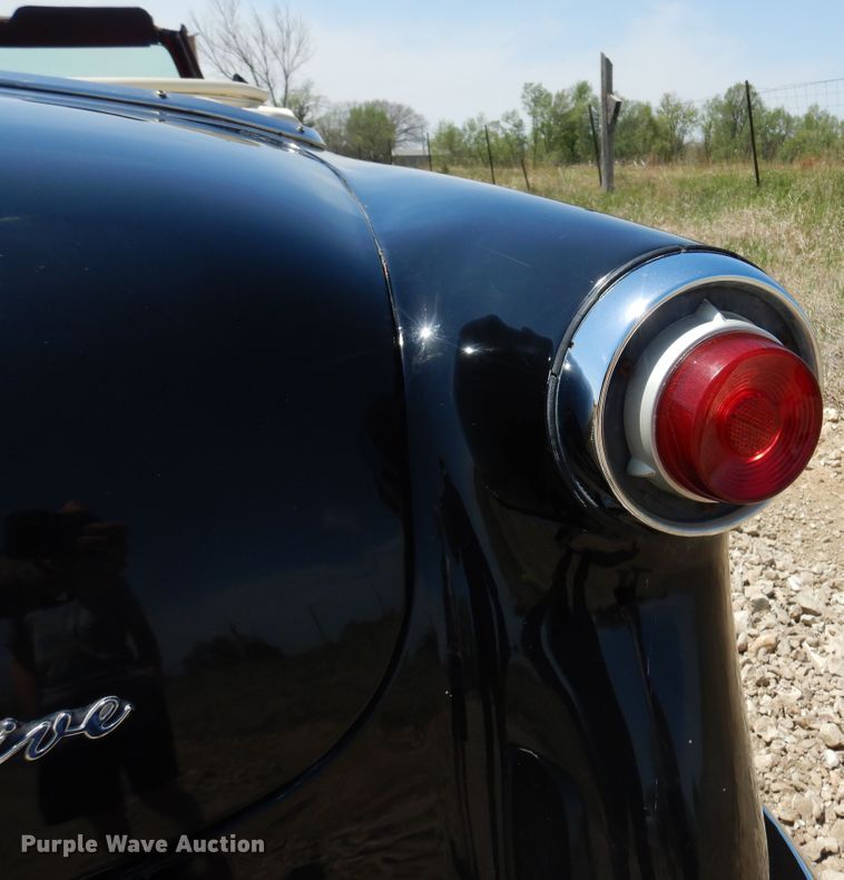 image for item DK0896 1952 Ford Sunliner  convertible