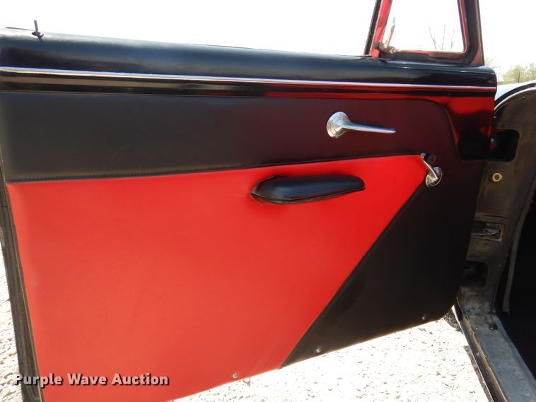 image for item DK0896 1952 Ford Sunliner  convertible