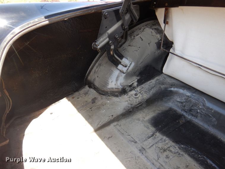 image for item DK0896 1952 Ford Sunliner  convertible