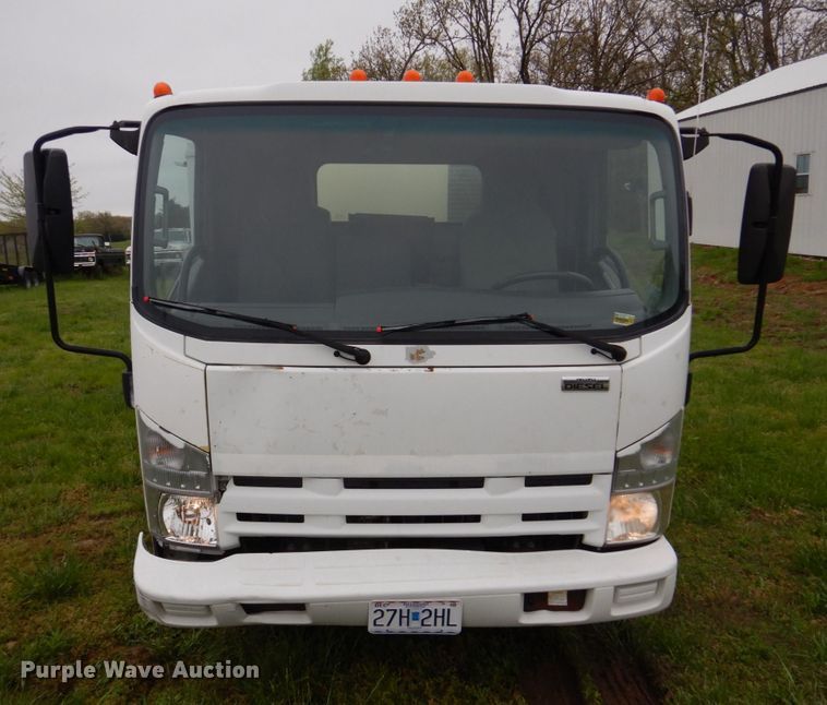 image for item DM7324 2010 Isuzu NRR  refrigerated delivery truck