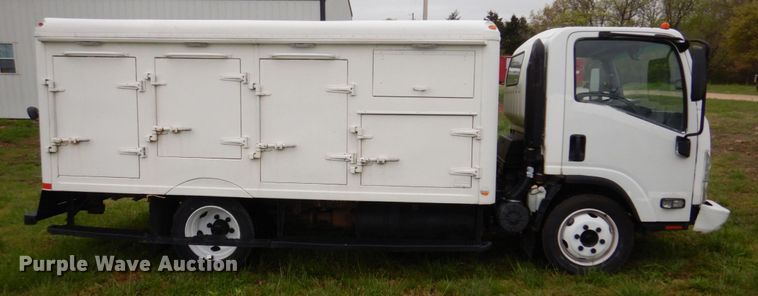 image for item DM7324 2010 Isuzu NRR  refrigerated delivery truck