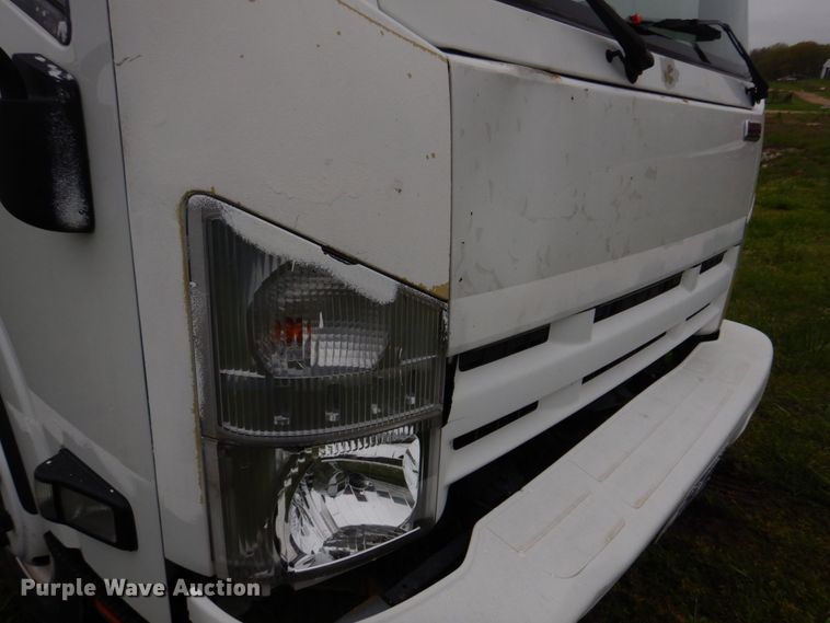 image for item DM7324 2010 Isuzu NRR  refrigerated delivery truck