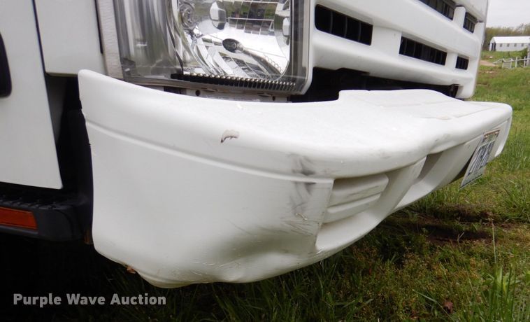 image for item DM7324 2010 Isuzu NRR  refrigerated delivery truck