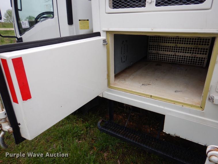 image for item DM7324 2010 Isuzu NRR  refrigerated delivery truck