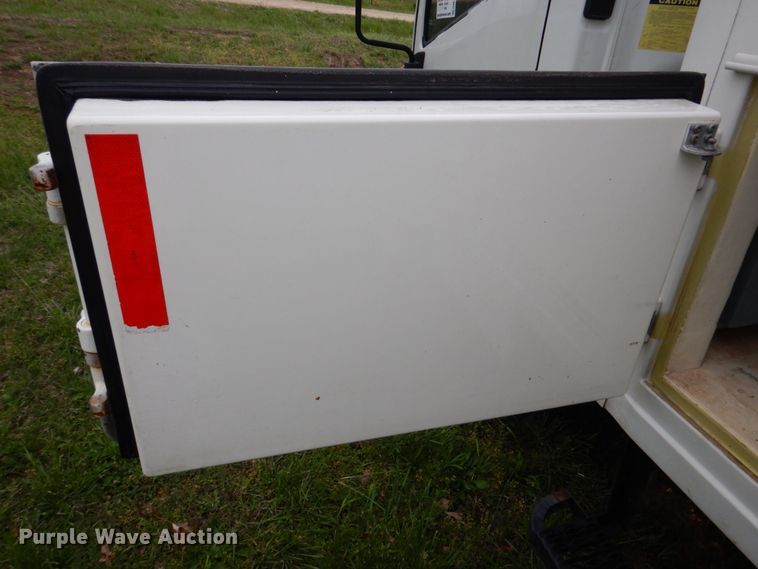 image for item DM7324 2010 Isuzu NRR  refrigerated delivery truck