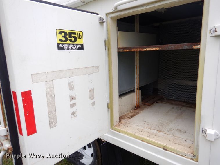 image for item DM7324 2010 Isuzu NRR  refrigerated delivery truck