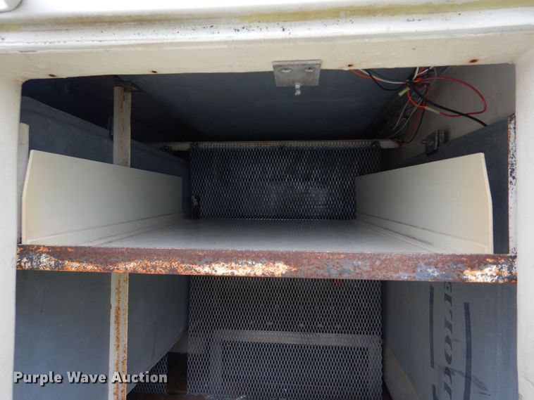 image for item DM7324 2010 Isuzu NRR  refrigerated delivery truck