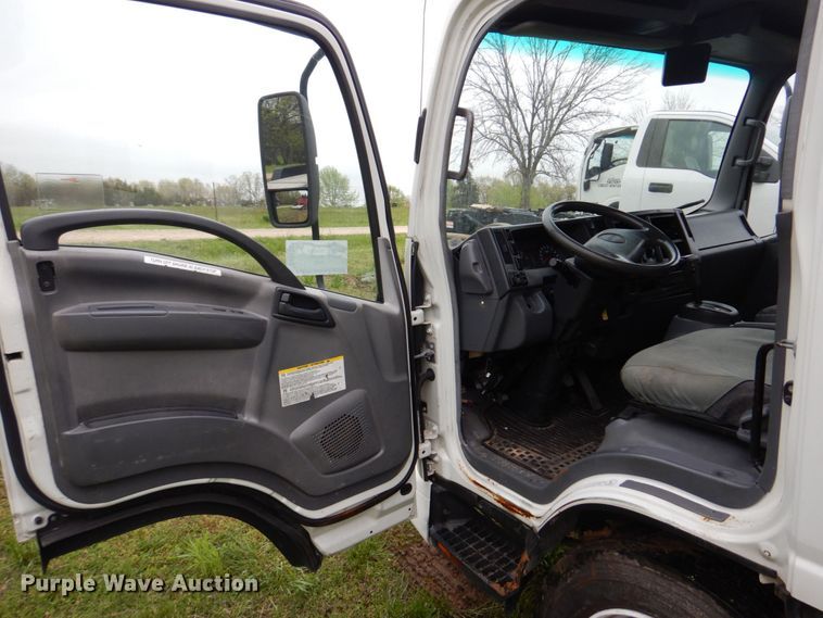 image for item DM7324 2010 Isuzu NRR  refrigerated delivery truck