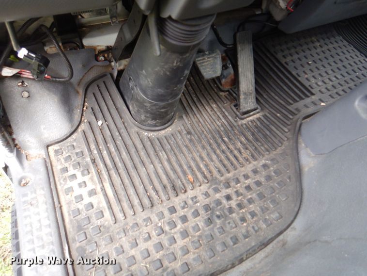 image for item DM7324 2010 Isuzu NRR  refrigerated delivery truck