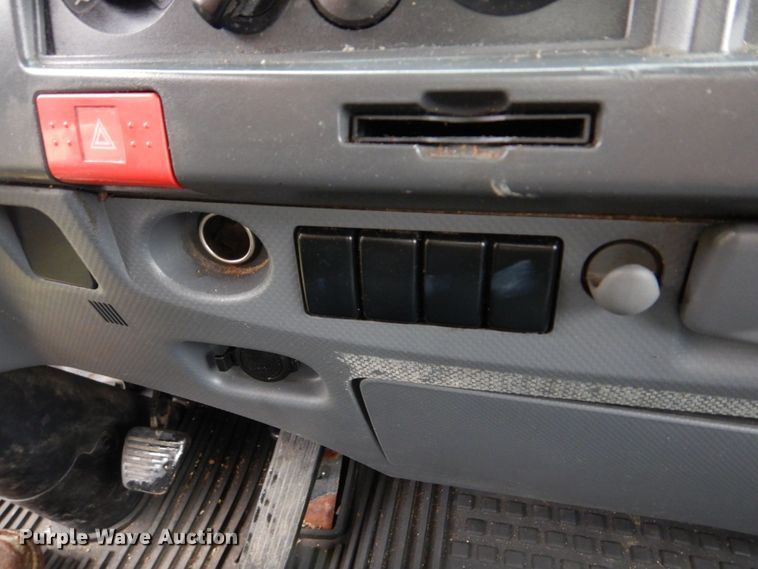 image for item DM7324 2010 Isuzu NRR  refrigerated delivery truck