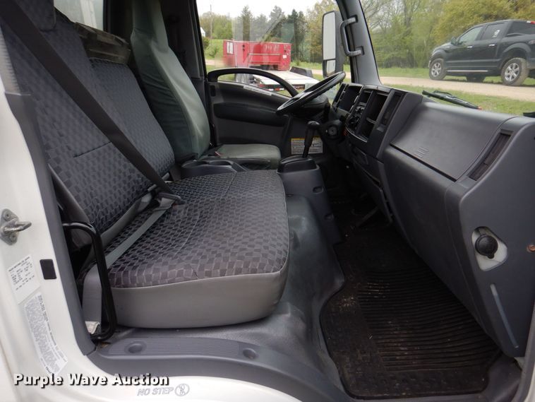 image for item DM7324 2010 Isuzu NRR  refrigerated delivery truck