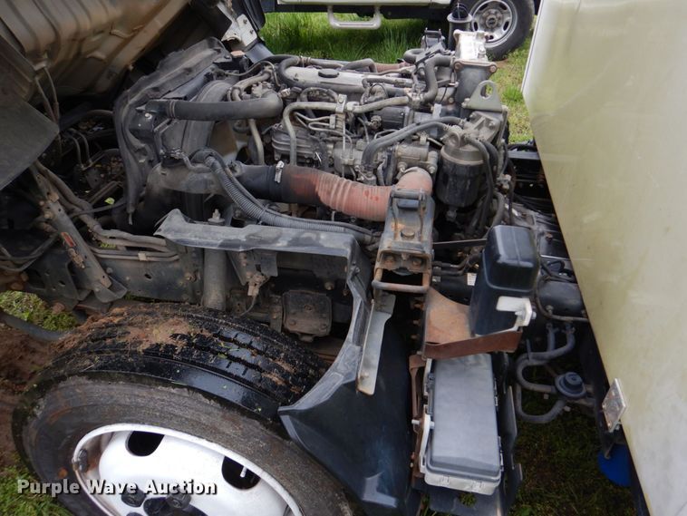 image for item DM7324 2010 Isuzu NRR  refrigerated delivery truck