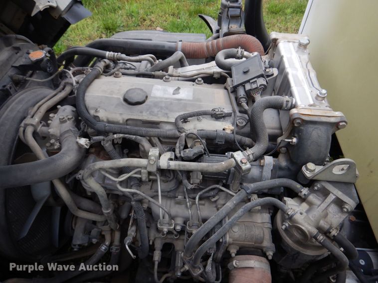 image for item DM7324 2010 Isuzu NRR  refrigerated delivery truck