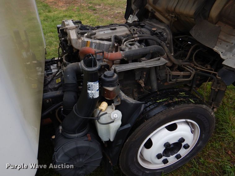 image for item DM7324 2010 Isuzu NRR  refrigerated delivery truck