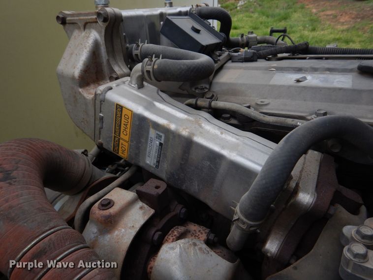 image for item DM7324 2010 Isuzu NRR  refrigerated delivery truck