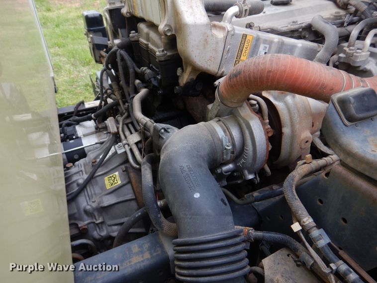 image for item DM7324 2010 Isuzu NRR  refrigerated delivery truck