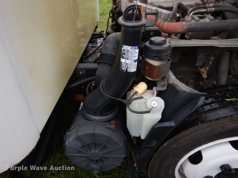 image for item DM7324 2010 Isuzu NRR  refrigerated delivery truck