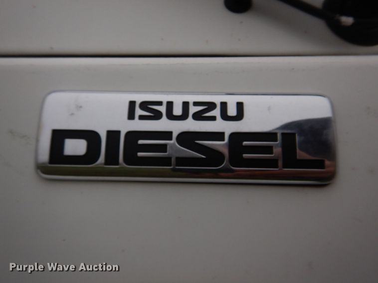 image for item DM7324 2010 Isuzu NRR  refrigerated delivery truck