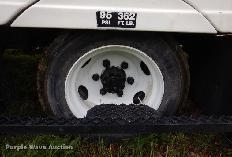 image for item DM7324 2010 Isuzu NRR  refrigerated delivery truck